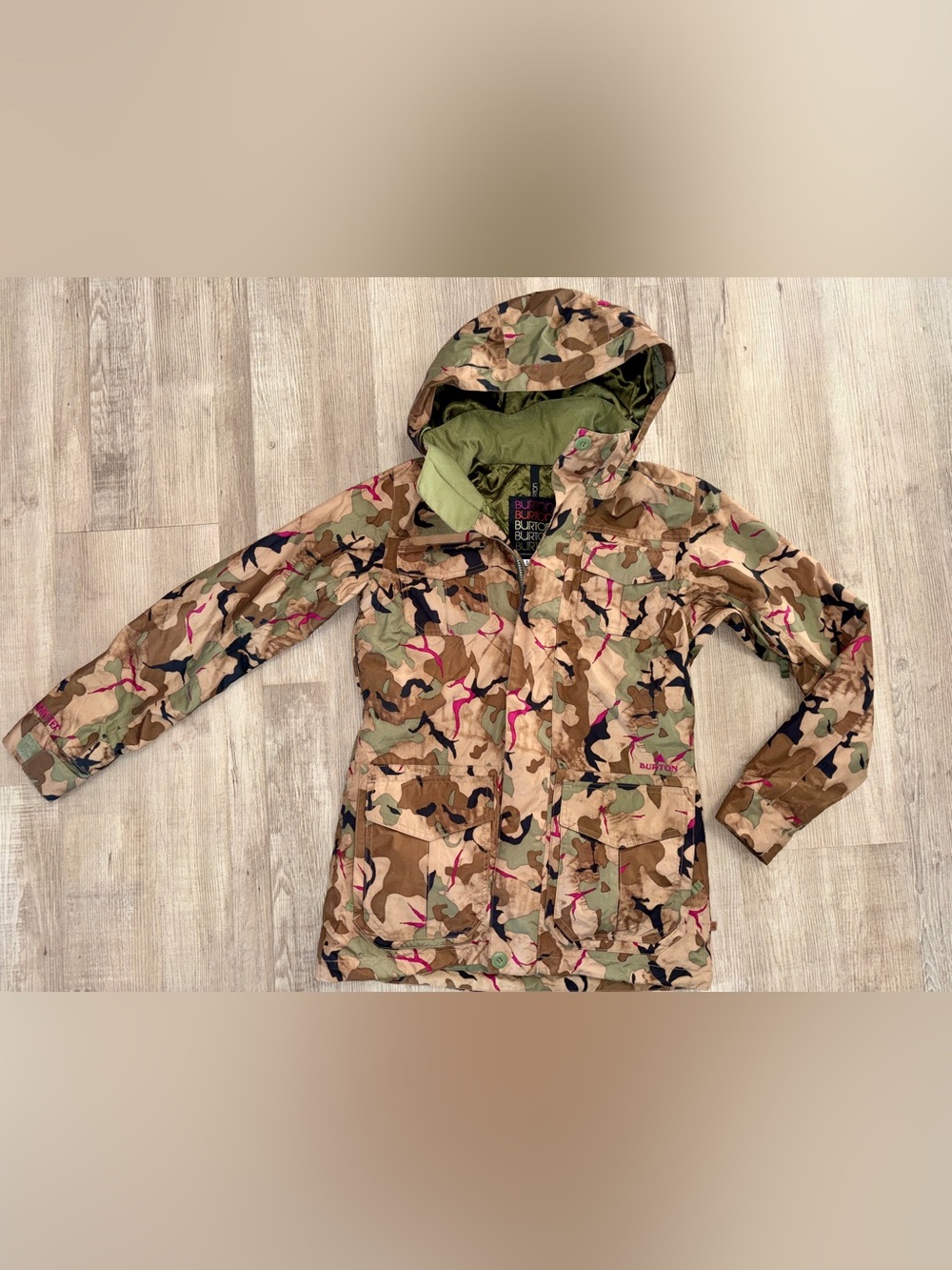 Burton SKYLAR GORE-TEX Camo Snowboard Ski Jacket - Women’s Small